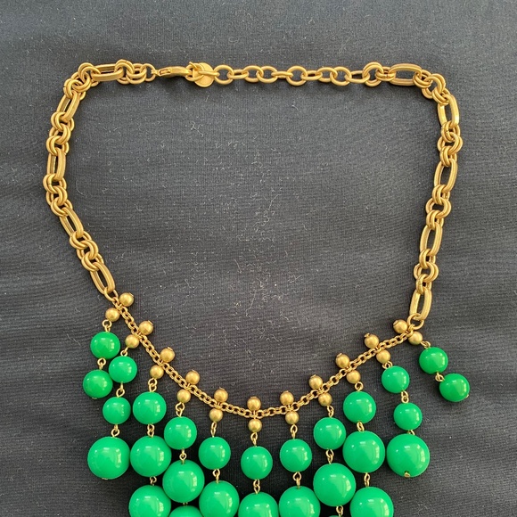 Stella & Dot Jolie statement green necklace perfect for spring and summer - Picture 2 of 2